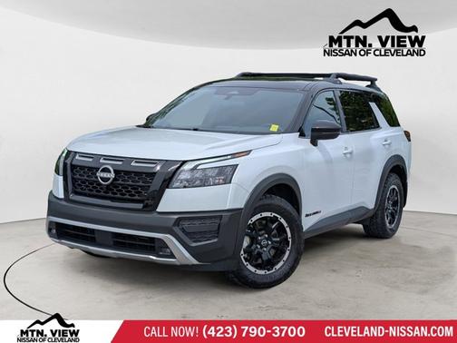 White / Black 2025 Nissan Pathfinder Rock Creek