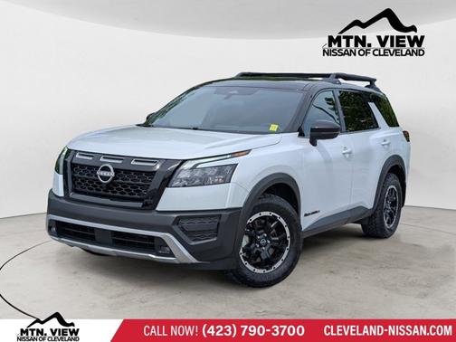 White / Black 2025 Nissan Pathfinder Rock Creek