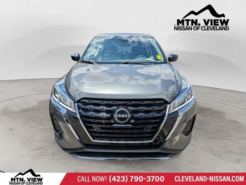 Gun Metallic 2025 Nissan Kicks Play S