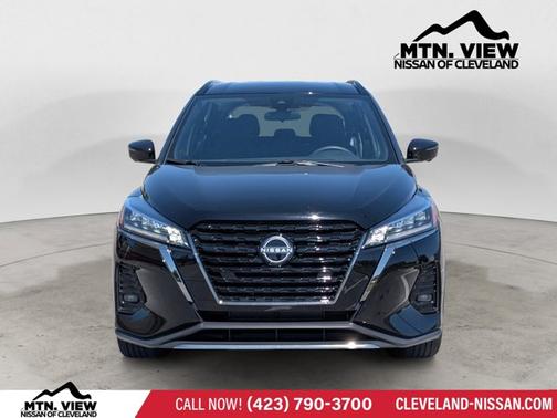 Super Black 2024 Nissan Kicks SR