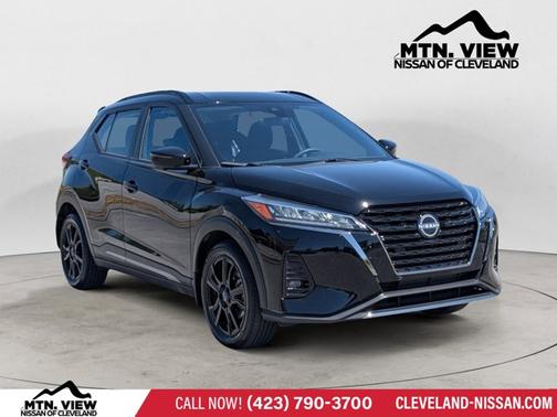 Super Black 2024 Nissan Kicks SR