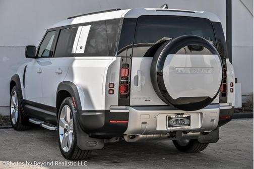 2023 Land Rover Defender SE