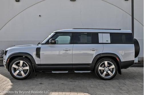 2023 Land Rover Defender SE