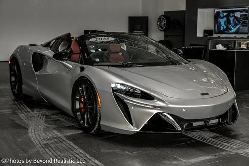 2025 McLaren Artura 
