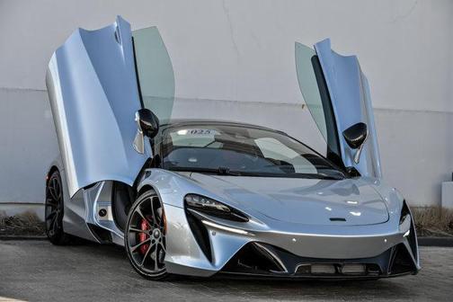 2025 McLaren Artura Base