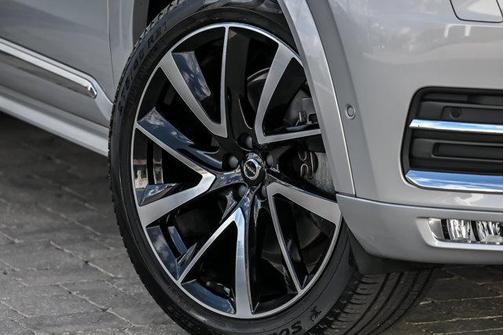 Silver 2023 Volvo XC90 B6 Plus 7-Seater