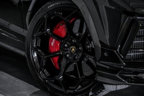 2023 Lamborghini Urus Performante