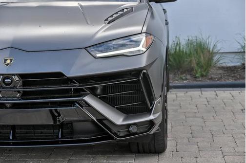 Grigio Keres Metallic 2024 Lamborghini Urus S