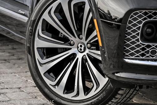 2023 Bentley Bentayga Hybrid V6