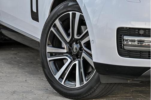 Ostuni Pearl White 2023 Land Rover Range Rover P400 SE