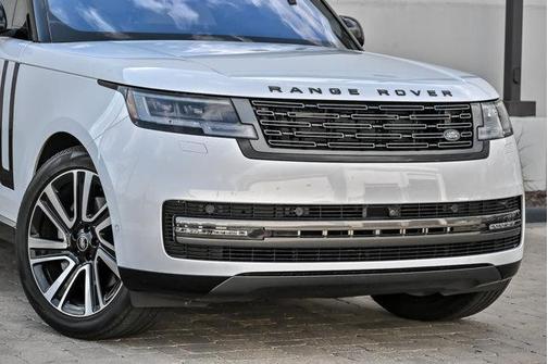 Ostuni Pearl White 2023 Land Rover Range Rover P400 SE