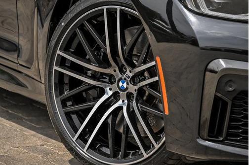 Black Sapphire Metallic 2022 BMW 750 i xDrive