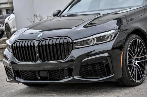 Black Sapphire Metallic 2022 BMW 750 i xDrive