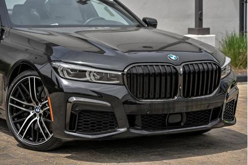 Black Sapphire Metallic 2022 BMW 750 i xDrive