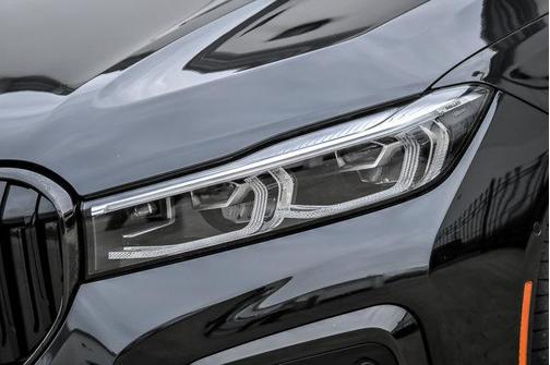 Black Sapphire Metallic 2022 BMW 750 i xDrive