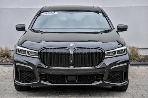 Black Sapphire Metallic 2022 BMW 750 i xDrive