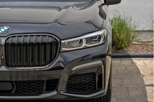 Black Sapphire Metallic 2022 BMW 750 i xDrive