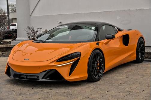2025 McLaren Artura 