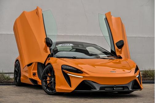 2025 McLaren Artura 