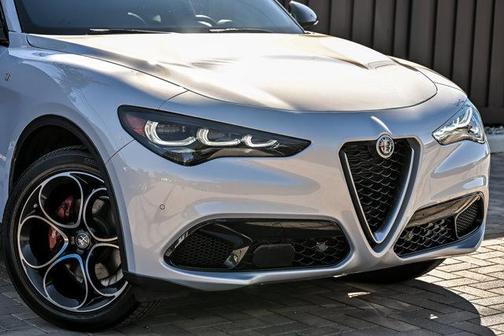Moonlight Gray Metallic 2024 Alfa Romeo Stelvio Ti