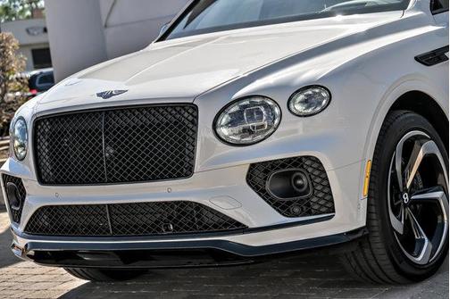 Glacier White 2022 Bentley Bentayga S