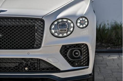 Glacier White 2022 Bentley Bentayga S
