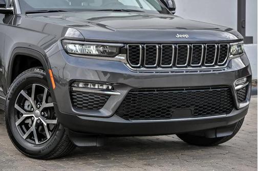 Metallic 2023 Jeep Grand Cherokee Limited