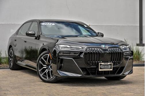 Black Sapphire Metallic 2024 BMW 740 i xDrive