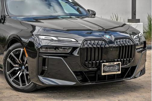 Black Sapphire Metallic 2024 BMW 740 i xDrive