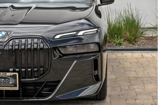 Black Sapphire Metallic 2024 BMW 740 i xDrive