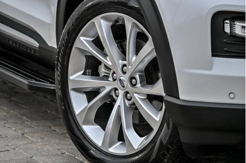 Star White 2023 Ford Explorer Platinum