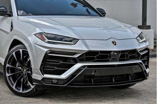 Balloon White 2022 Lamborghini Urus