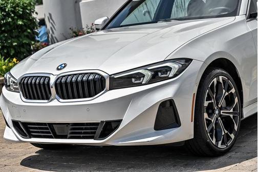 Mineral White Metallic 2025 BMW 330 i xDrive