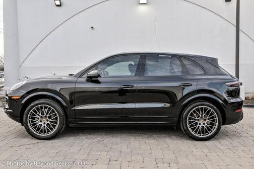 2022 Porsche Cayenne Platinum Edition