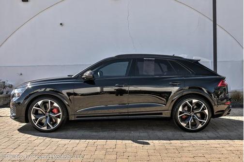 Mythos Black Metallic 2023 Audi RS Q8 4.0T quattro