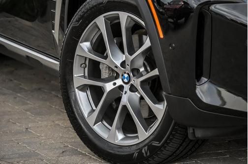 Black Sapphire Metallic 2026 BMW X5 xDrive40i