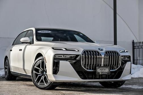 2025 BMW 740 i xDrive