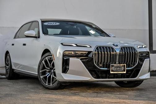 2025 BMW 740 i xDrive
