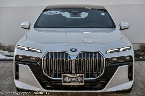 2025 BMW 740 i xDrive