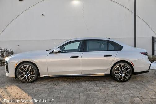 2025 BMW 740 i xDrive
