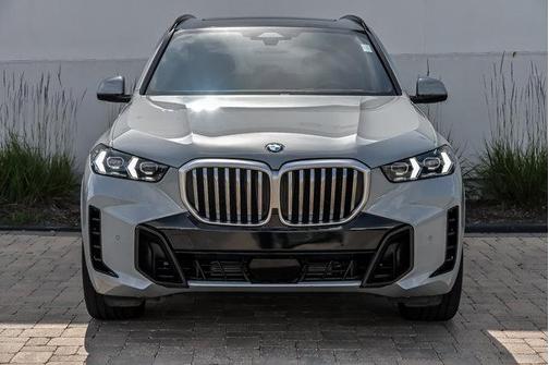 Gray Metallic 2024 BMW X5 xDrive40i