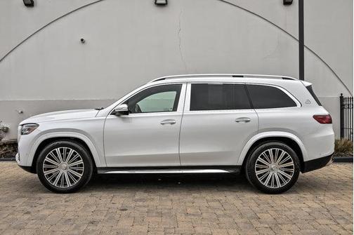 Moonlight White 2026 Mercedes-Benz Maybach GLS 600 4MATIC