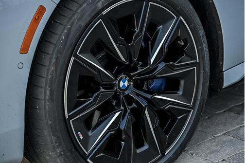 Brooklyn Gray Metallic 2025 BMW 750e xDrive