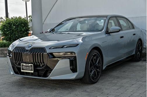 Brooklyn Gray Metallic 2025 BMW 750e xDrive