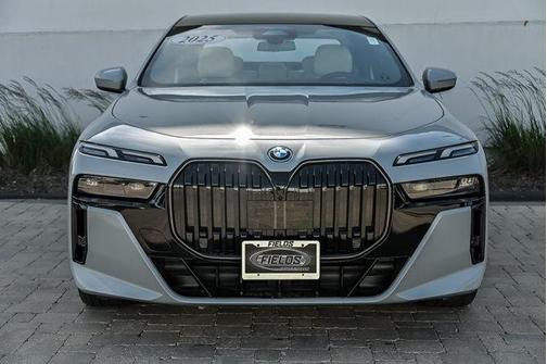 Brooklyn Gray Metallic 2025 BMW 750e xDrive
