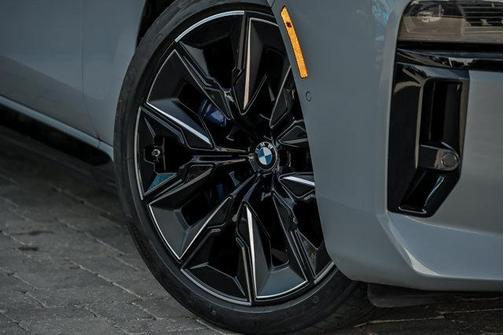 Brooklyn Gray Metallic 2025 BMW 750e xDrive