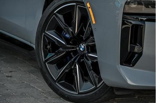 Brooklyn Gray Metallic 2025 BMW 750e xDrive