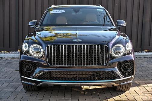 Dark Sapphire 2023 Bentley Bentayga