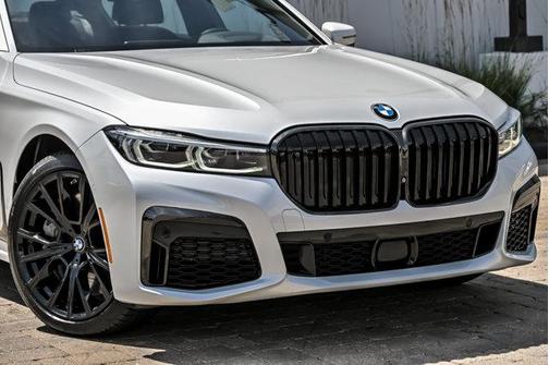 Mineral White Metallic 2022 BMW 750 i xDrive