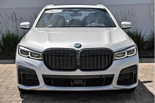 Mineral White Metallic 2022 BMW 750 i xDrive